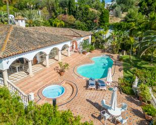 Swimming pool of House or chalet for sale in Marbella  with Air Conditioner, Private garden and Terrace