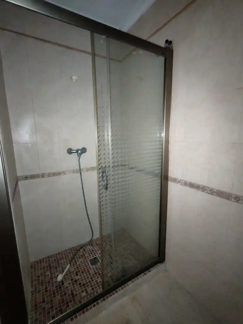 Badezimmer von Dachboden zum Verkauf in Elche / Elx mit Klimaanlage, Parkett und Terrasse