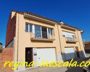 Vista exterior de Casa adosada en venda en Bellcaire d'Empordà amb Calefacció, Jardí privat i Terrassa