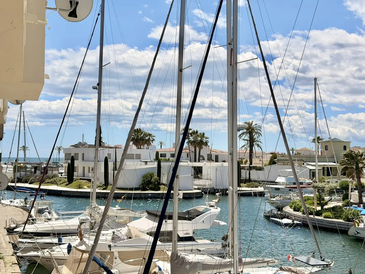 Vista exterior de Dúplex en venta en Empuriabrava con Calefacción, Terraza y Horno