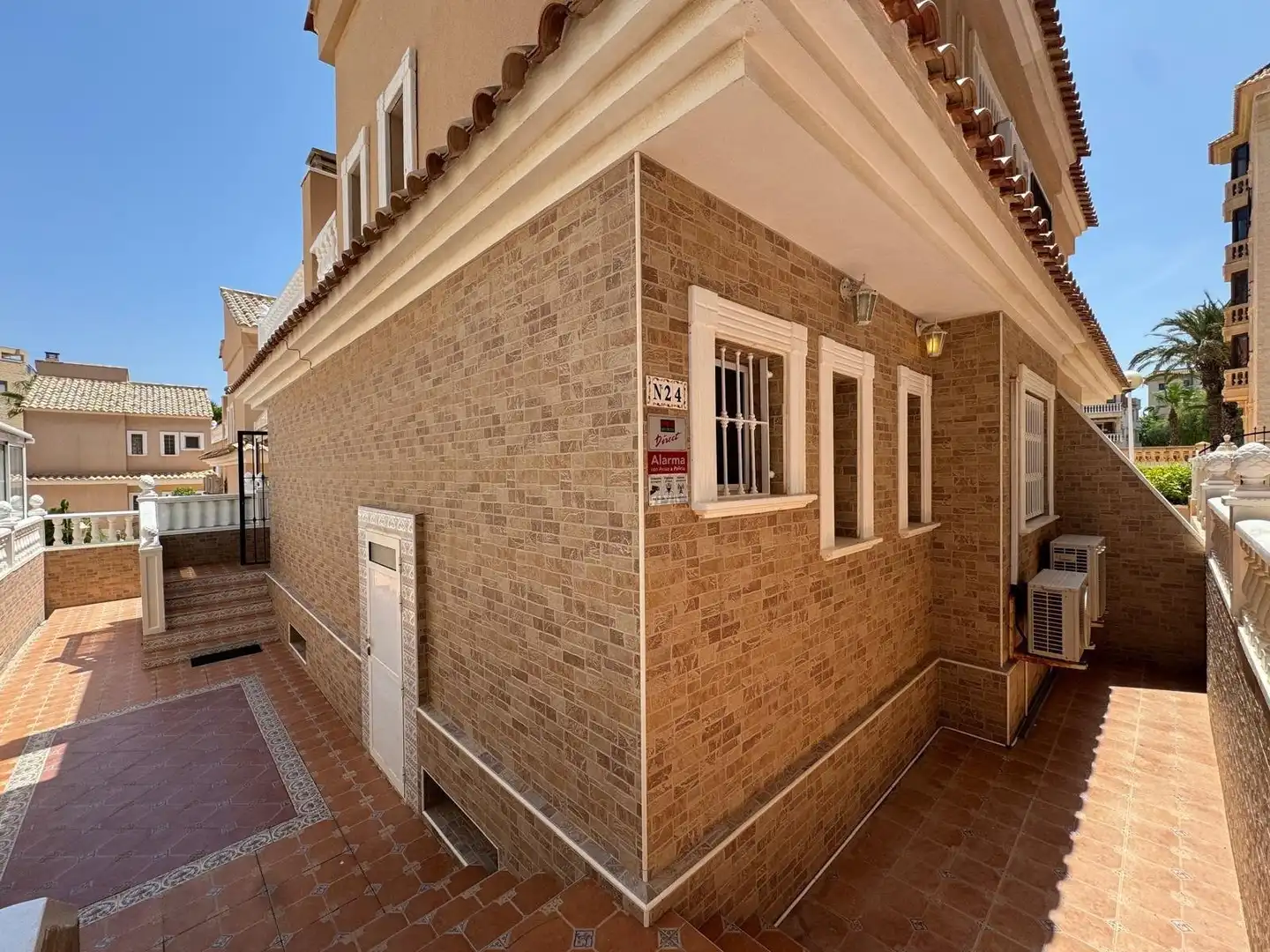 Vista exterior de Finca rústica en venda en Guardamar del Segura amb Aire condicionat, Jardí privat i Piscina