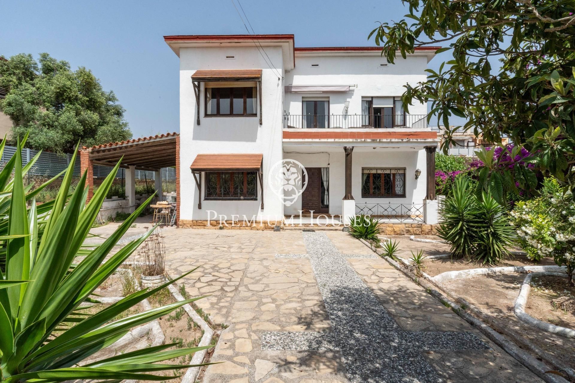 Vista exterior de Casa o xalet en venda en  Tarragona Capital amb Jardí privat, Terrassa i Traster