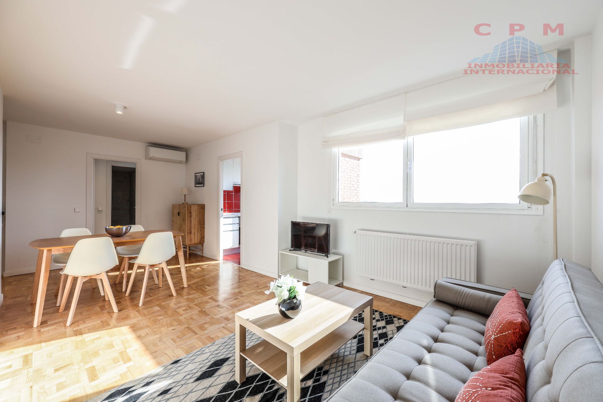 Living room of Flat to rent in  Madrid Capital  with Air Conditioner, Heating and Parquet flooring