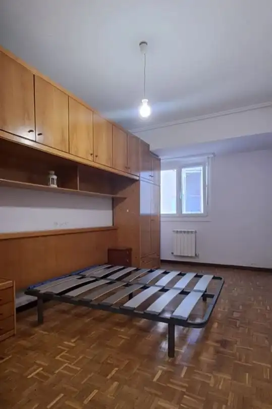 Dormitori de Pis en venda en Vitoria - Gasteiz amb Calefacció, Terrassa i Traster