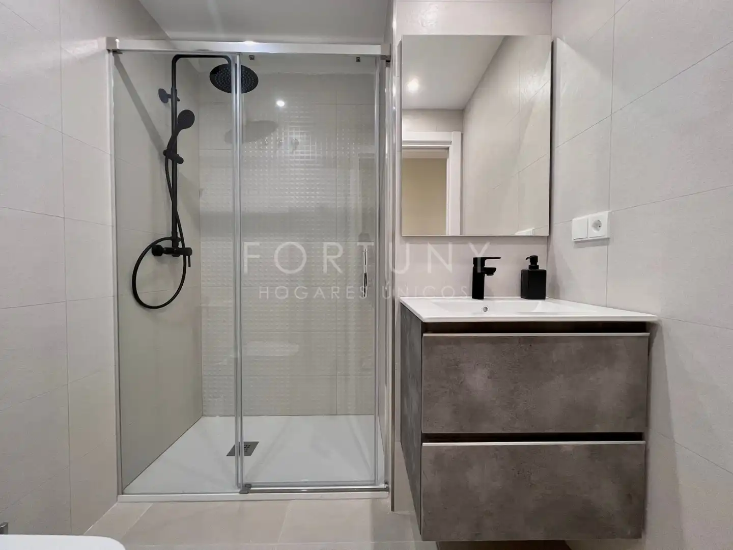Flat with pool for sale in Calle Reino Unido 2, imagen 10