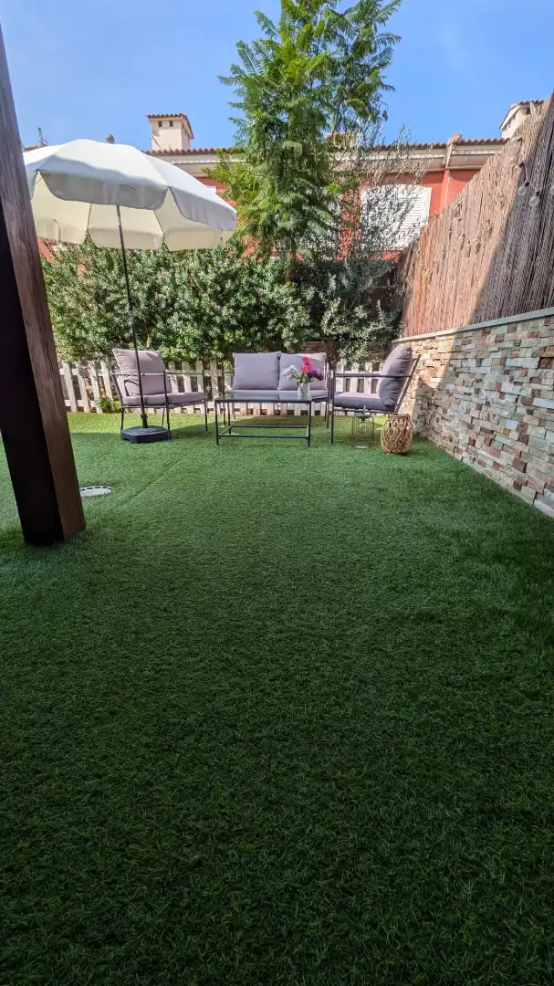 Terraza de Casa adosada en venta en La Pobla de Vallbona con Aire acondicionado, Calefacción y Jardín privado