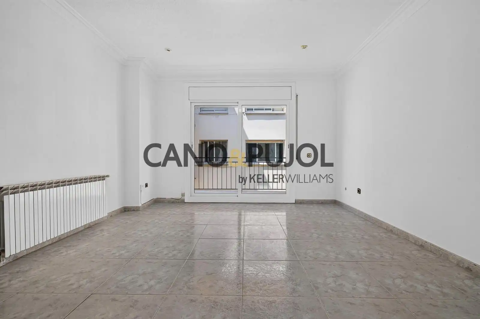 Vista exterior de Piso en venta en Palau-solità i Plegamans con Calefacción y Terraza
