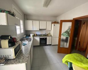 Cuina de Casa adosada en venda en El Vendrell amb Calefacció, Terrassa i Piscina