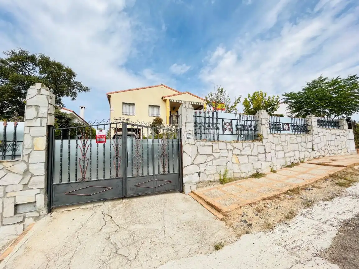 Exterior view of Houses for sale in Cardiel de los Montes  with Air Conditioner and Heating