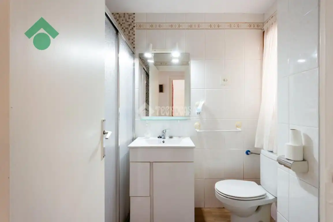 Bathroom of Flat for sale in Almuñécar  with Air Conditioner