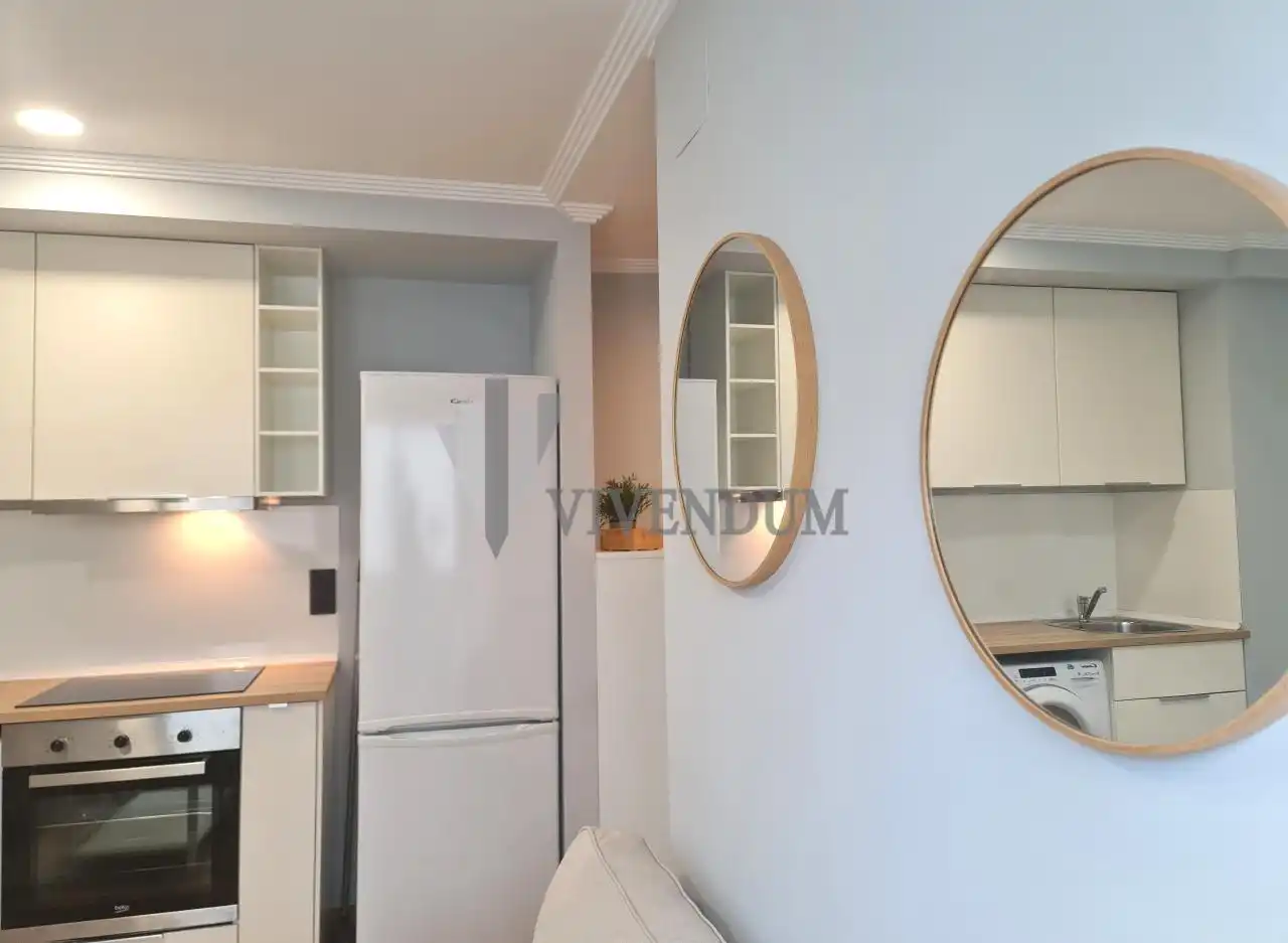 Dormitori de Apartament de lloguer en Vigo  amb Calefacció i Moblat