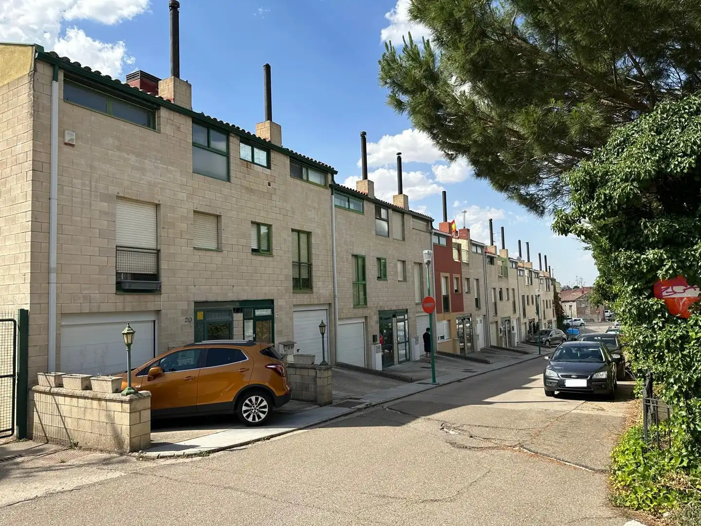 Vista exterior de Casa adosada en venda en Villagonzalo Pedernales amb Calefacció, Jardí privat i Terrassa
