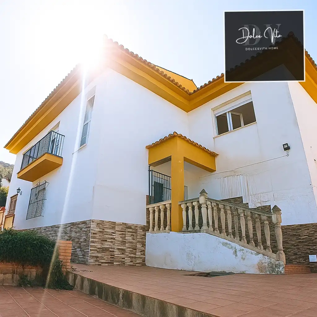 Chalet con piscina en venta en Manantiales - Lagar - Cortijo