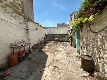 Casa con balcone in vendita a Calle de Gomez Barreda