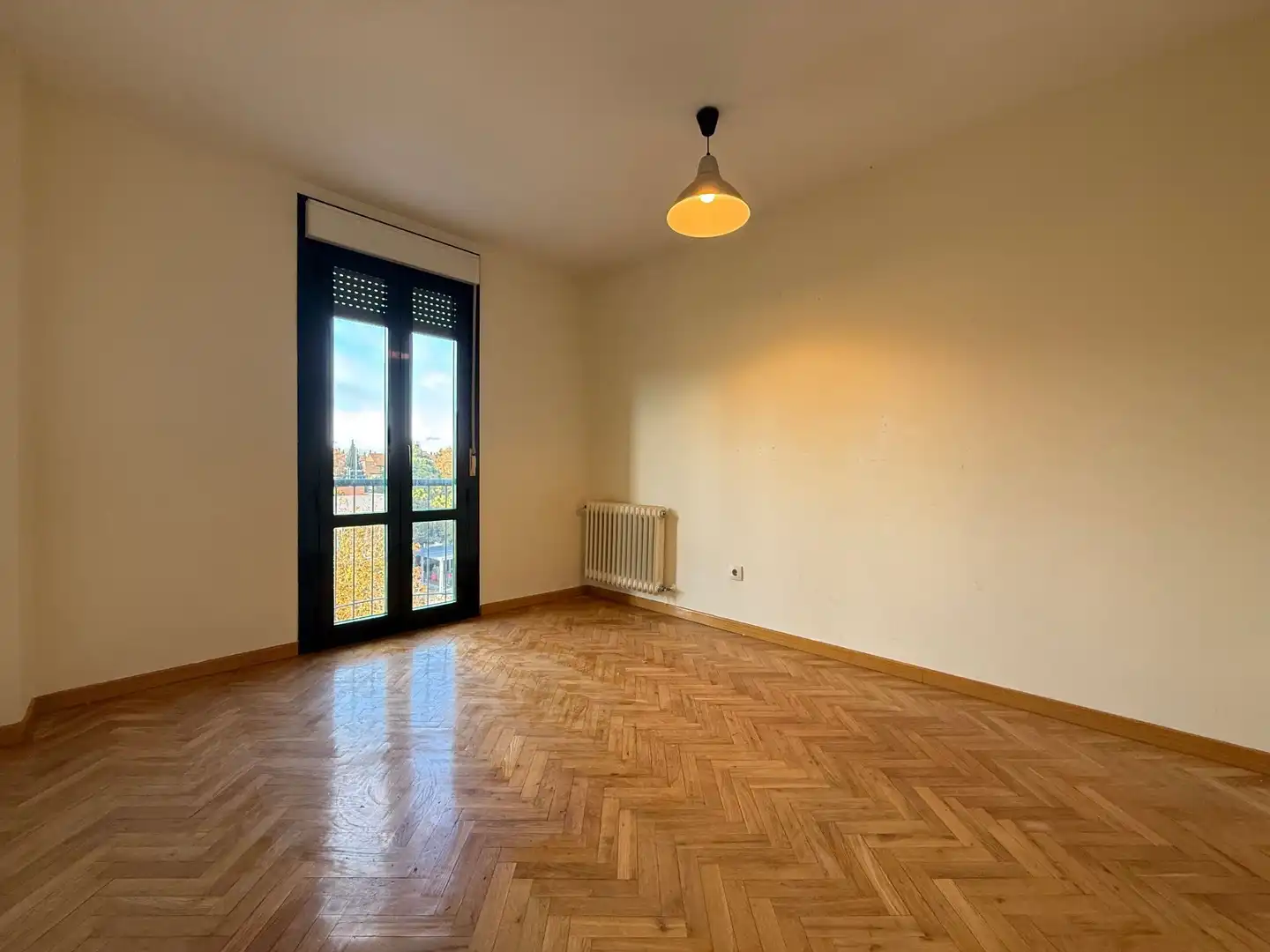 Habitación de Dúplex en venta en Pozuelo de Alarcón con Aire acondicionado, Trastero y Piscina comunitaria