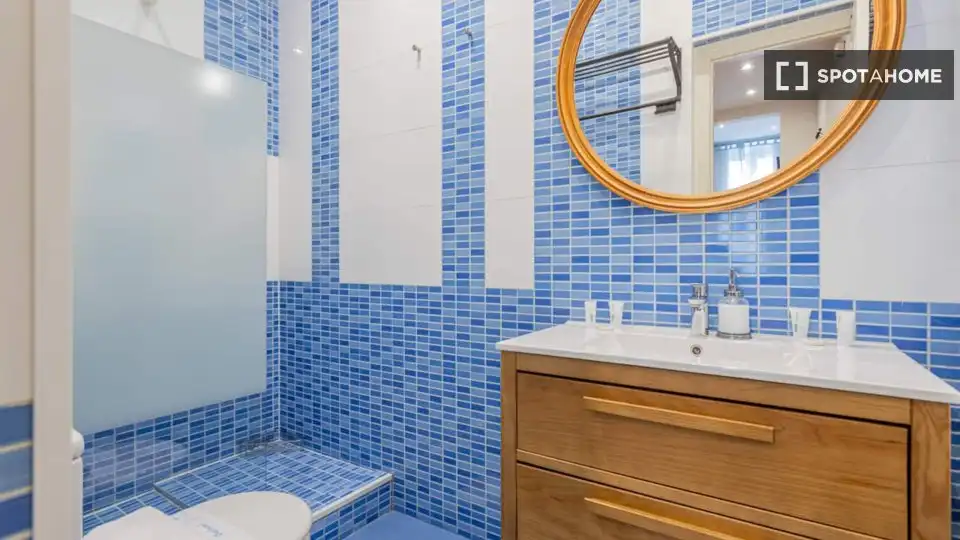 Bathroom of Flat for rent in Madrid  with Air Conditioner, Heating and Furnished