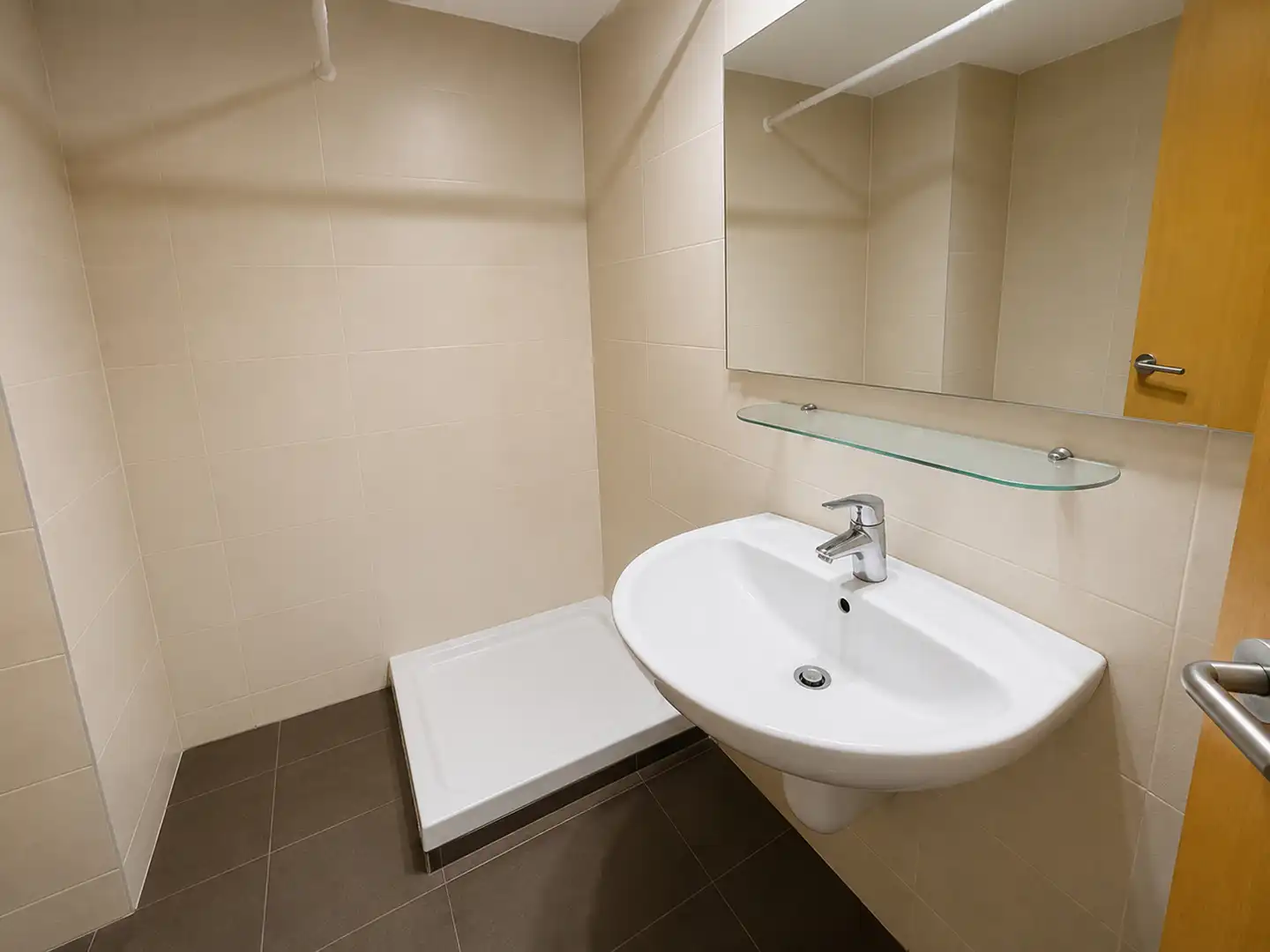 Baño de Piso en venta en El Vendrell con Calefacción, Terraza y Piscina comunitaria