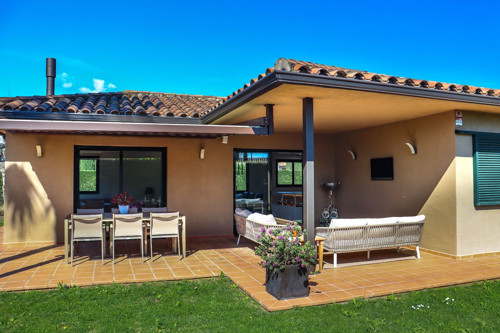 Terrace of House or chalet for sale in Navata  with Air Conditioner, Heating and Private garden