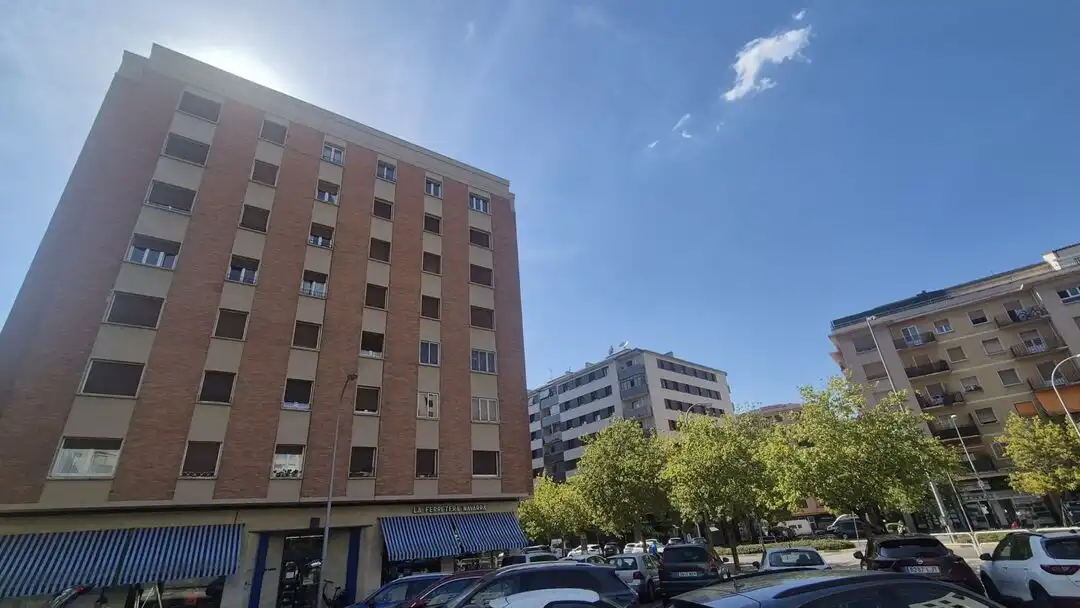 Vista exterior de Piso en venta en  Pamplona / Iruña con Calefacción, Parquet y Trastero