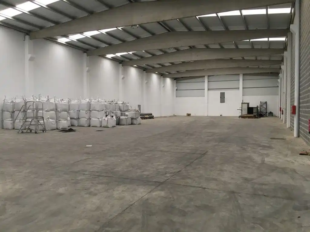 Nave industrial de alquiler en Cabanas