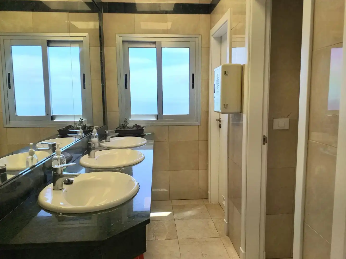 Office for rent in Acorán