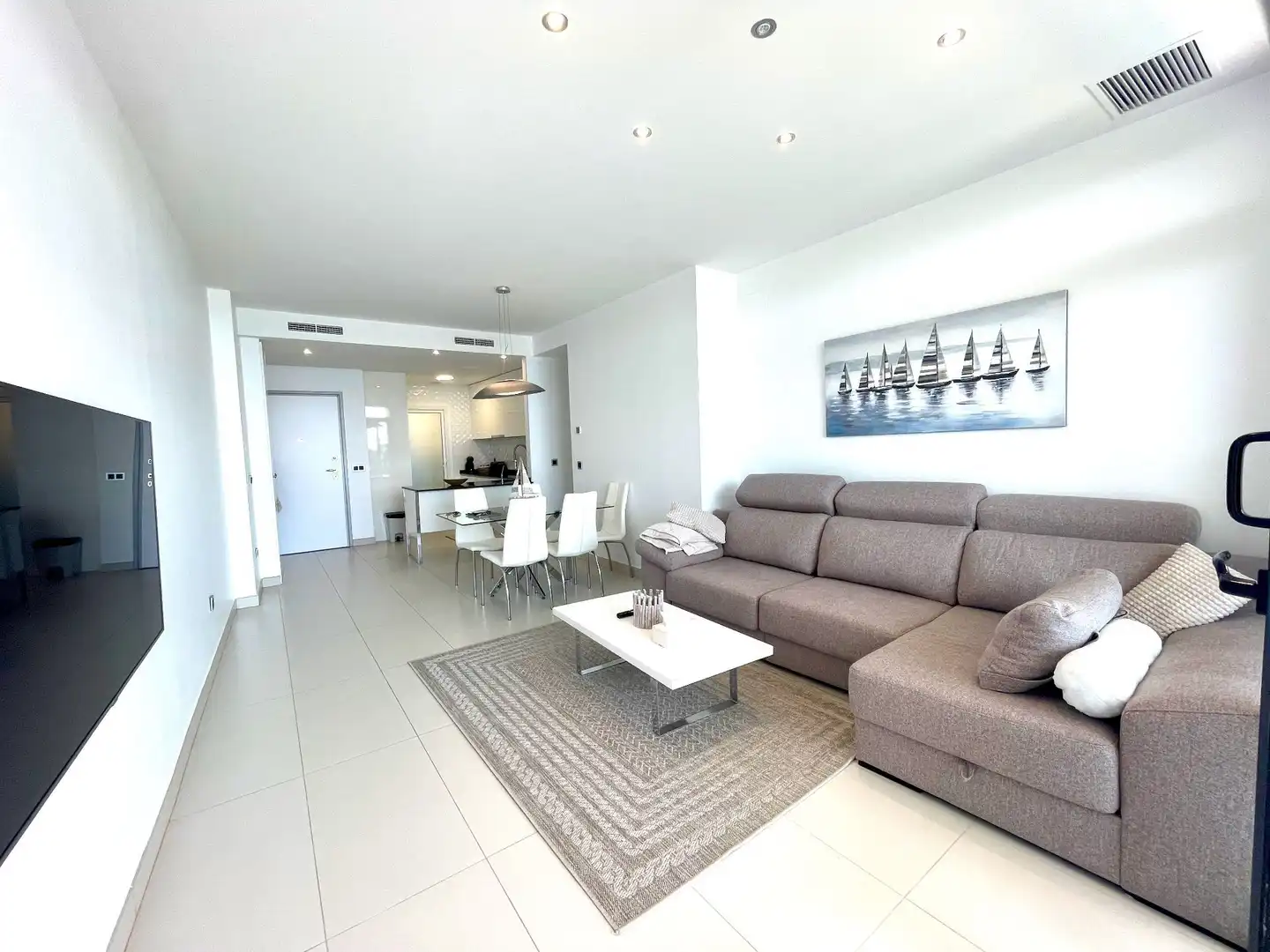Sala de estar de Apartamento de alquiler en Benidorm con Aire acondicionado, Trastero y Piscina comunitaria