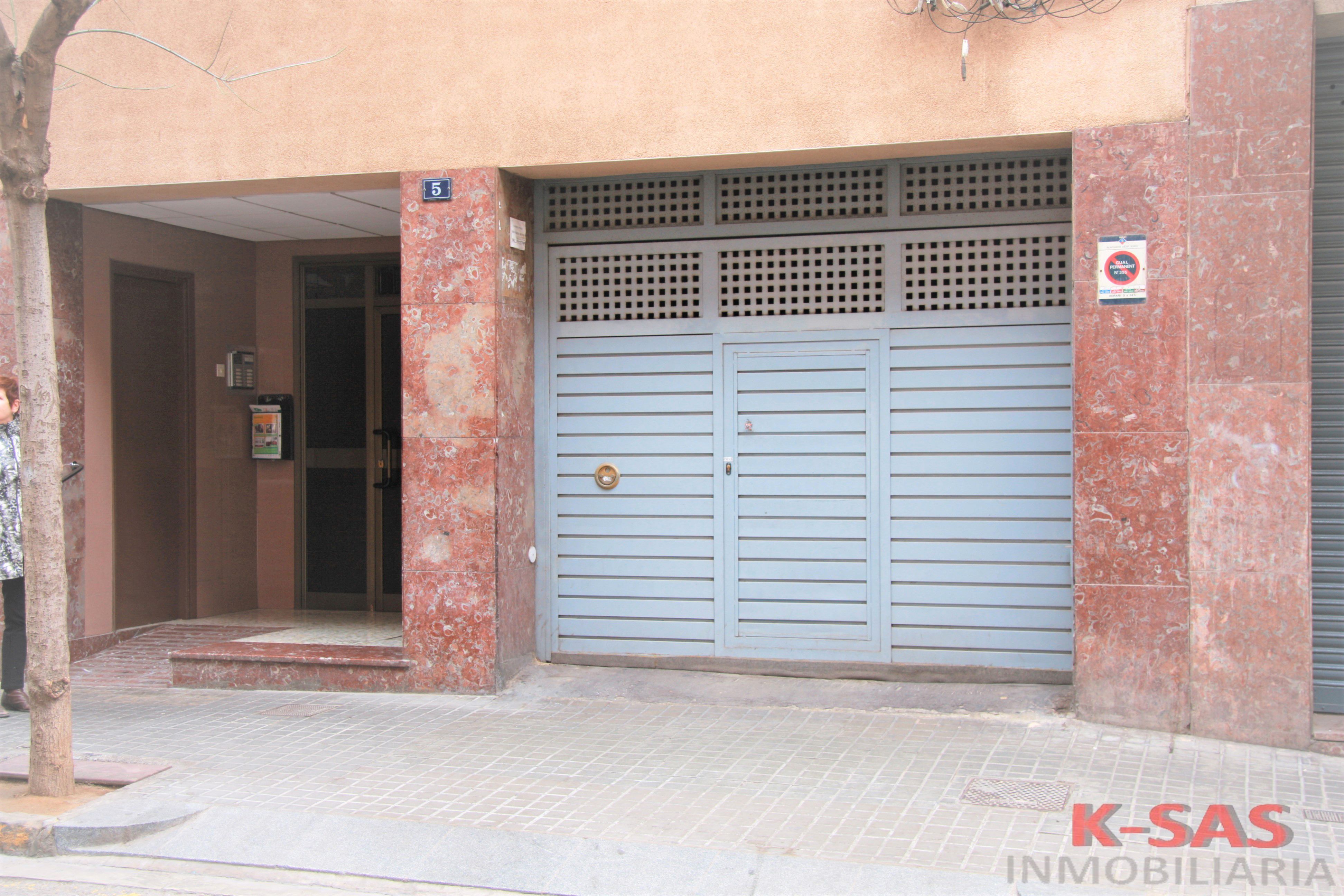 Vista exterior de Garatge de lloguer en Esplugues de Llobregat