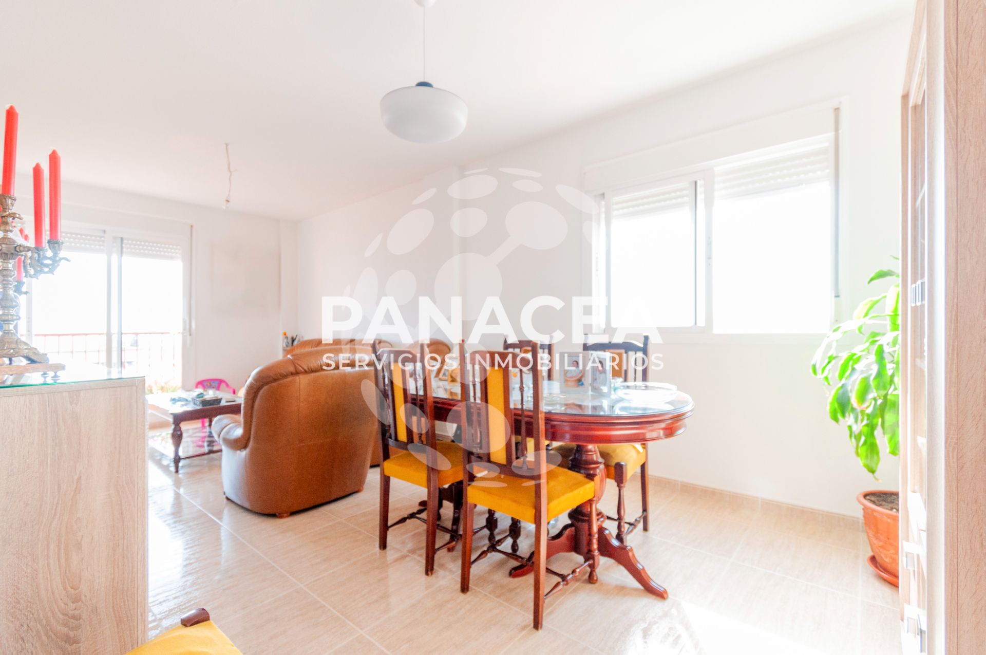 Menjador de Pis en venda en Roquetas de Mar amb Moblat, Forn i Rentadora