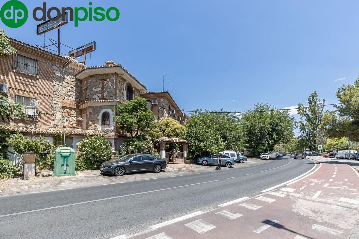 Außenansicht von Geschaftsraum zum verkauf in Pinos Genil mit Terrasse