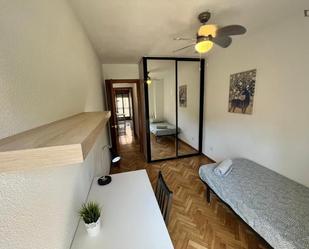 Dormitori de Apartament per a compartir en  Madrid Capital amb Calefacció, Moblat i Microones