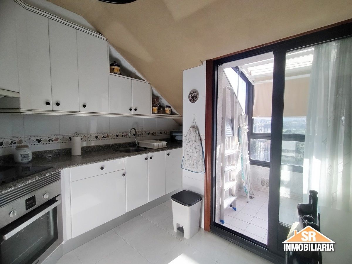 Cocina de Ático de alquiler en A Coruña Capital  con Calefacción, Parquet y Amueblado