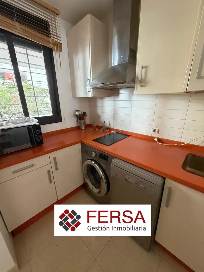Cuina de Apartament de lloguer en El Puerto de Santa María amb Calefacció, Jardí privat i Terrassa