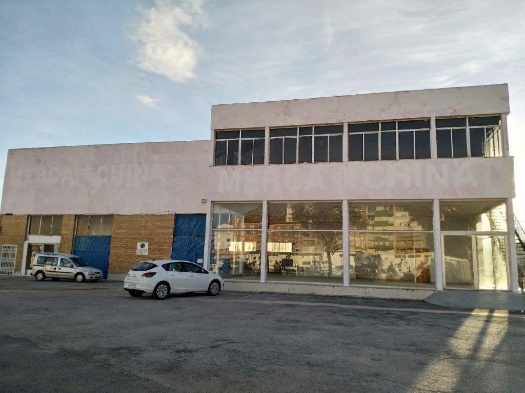 Vista exterior de Nau industrial en venda en Cullera