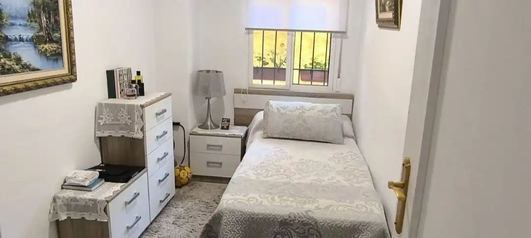 Habitación de Planta baja en venta en Marbella con Terraza, Piscina y Amueblado