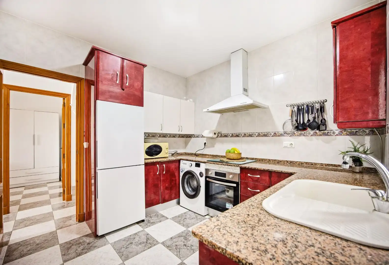 Cocina de Casa o chalet en venta en Chiclana de la Frontera con Aire acondicionado, Jardín privado y Terraza