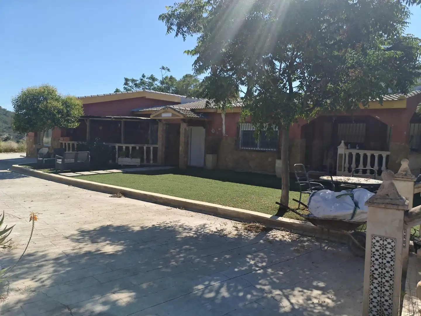 Detached house with pool for sale in Petrer