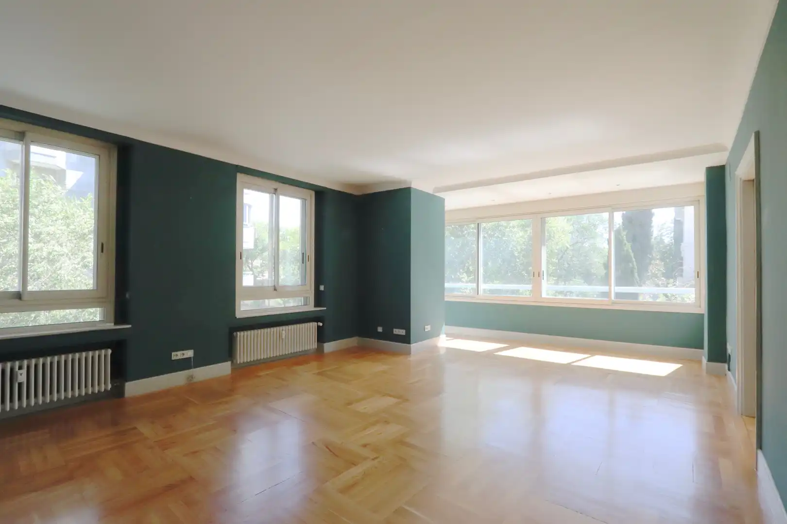 Living room of Flat for rent in Madrid  with Air Conditioner, Heating and Parquet flooring