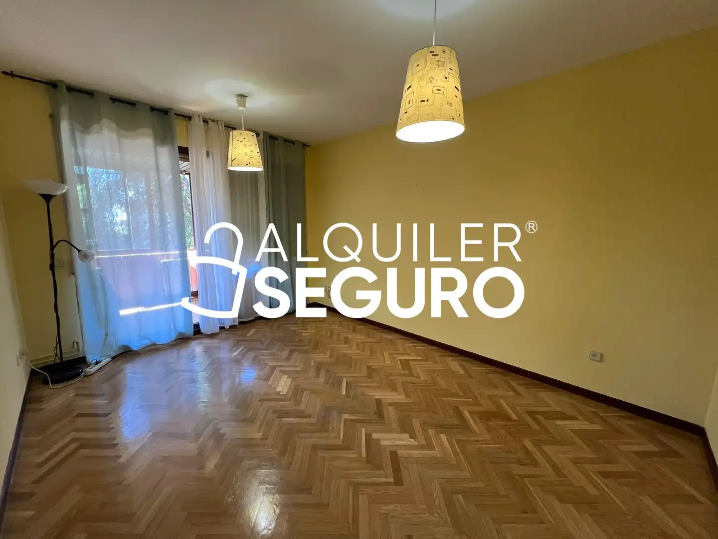Sala d'estar de Pis de lloguer en Tres Cantos amb Calefacció, Terrassa i Piscina