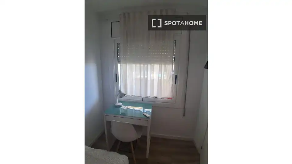 Schlafzimmer von Wohnung zur untervermieten in Castelldefels mit Klimaanlage, Heizung und Möbliert