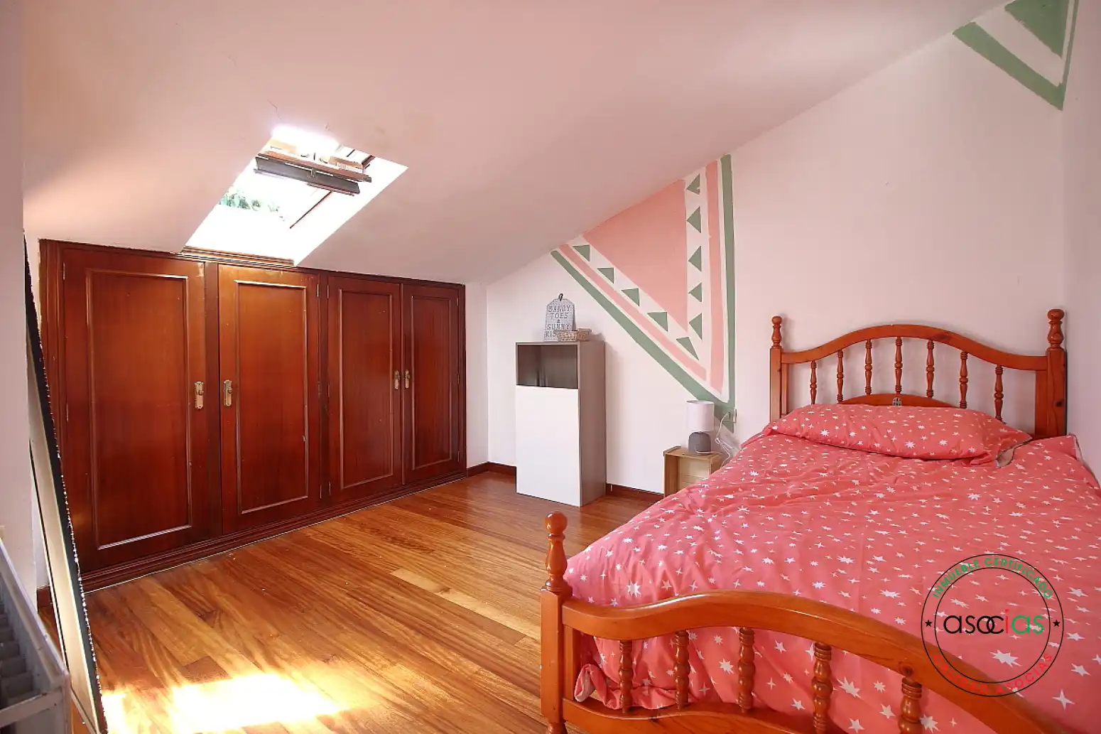 Dormitori de Casa o xalet en venda en Gijón  amb Calefacció, Parquet i Moblat