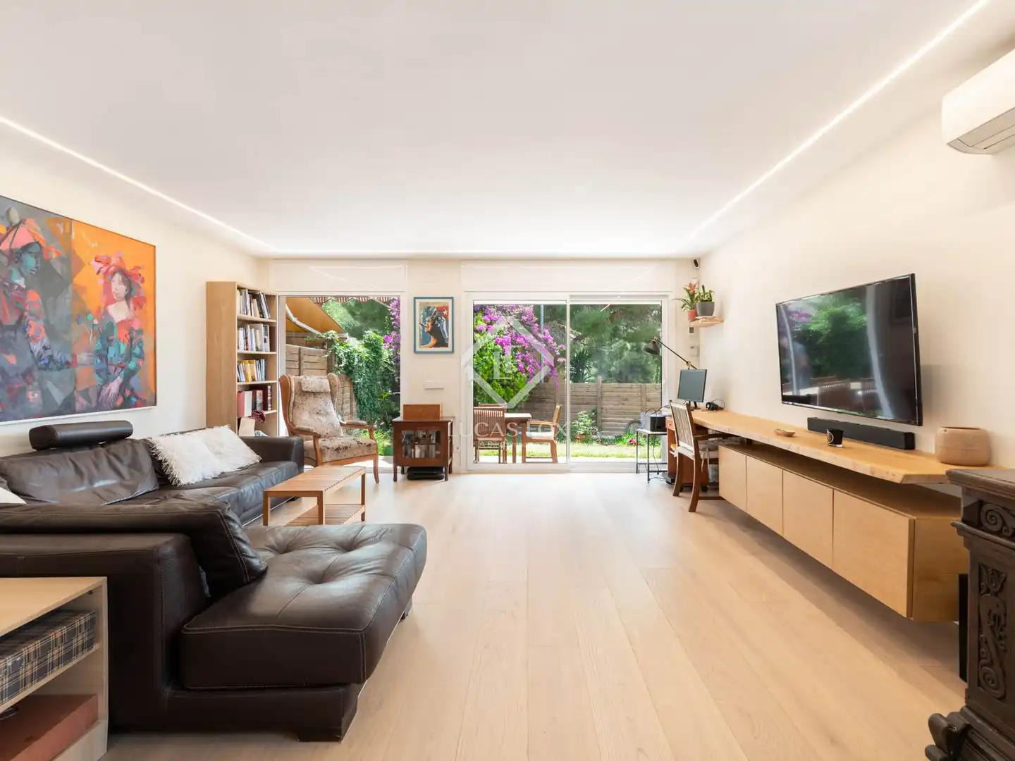 Living room of Houses for sale in Sitges  with Air Conditioner, Private garden and Furnished