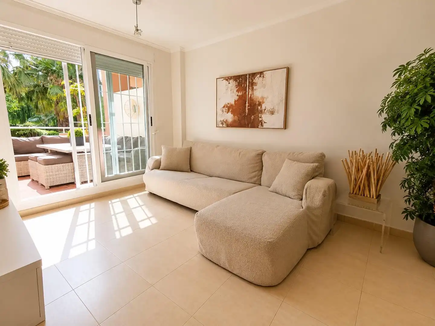 Sala d'estar de Apartament de lloguer en Dénia amb Aire condicionat, Calefacció i Jardí privat