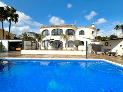 Vista exterior de Casa o xalet en venda en Calpe / Calp amb Aire condicionat, Calefacció i Jardí privat