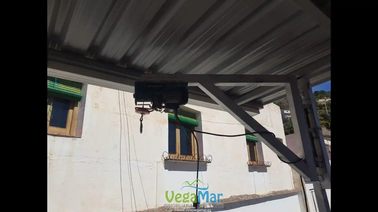Vista exterior de Casa o xalet en venda en Otívar
