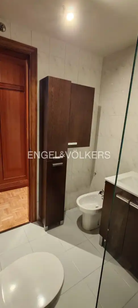 Bathroom of Flat for rent in Madrid  with Heating, Private garden and Parquet flooring