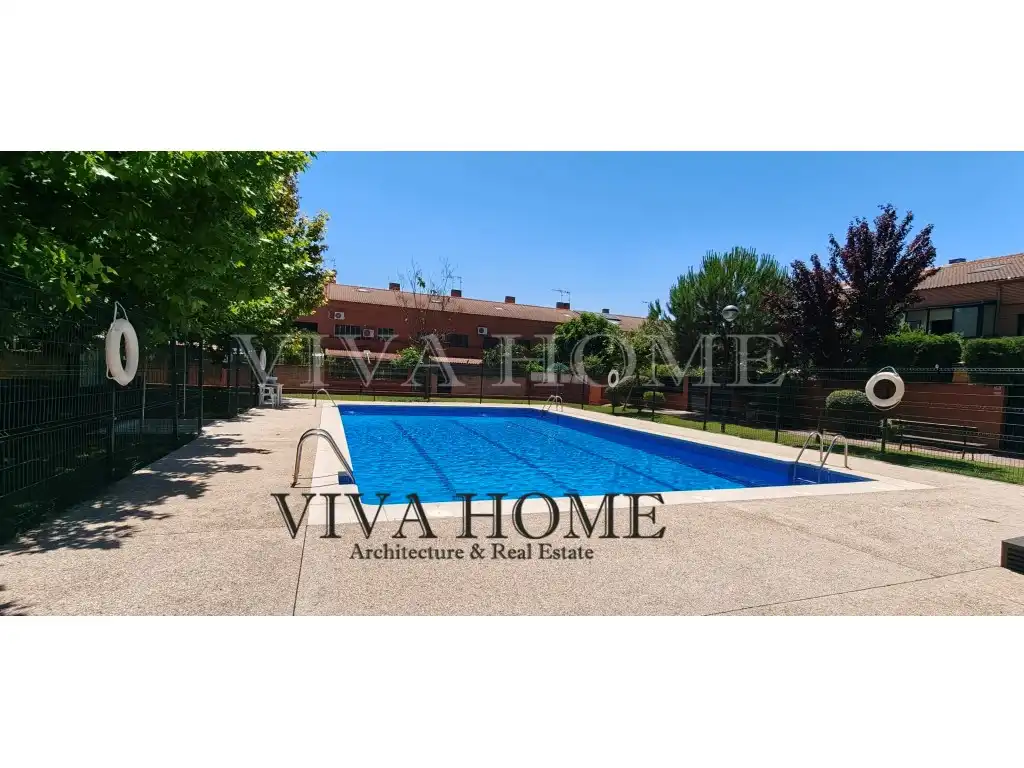 Swimming pool of Houses for sale in Parla