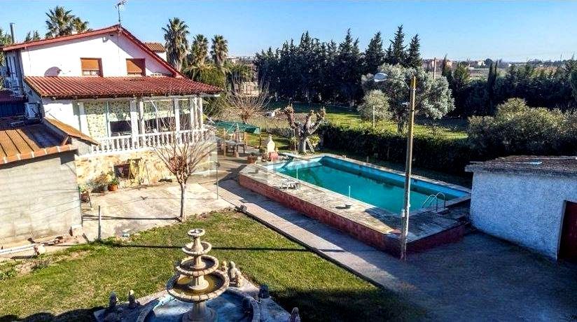 Piscina de Casa o xalet en venda en Utebo amb Aire condicionat, Calefacció i Jardí privat