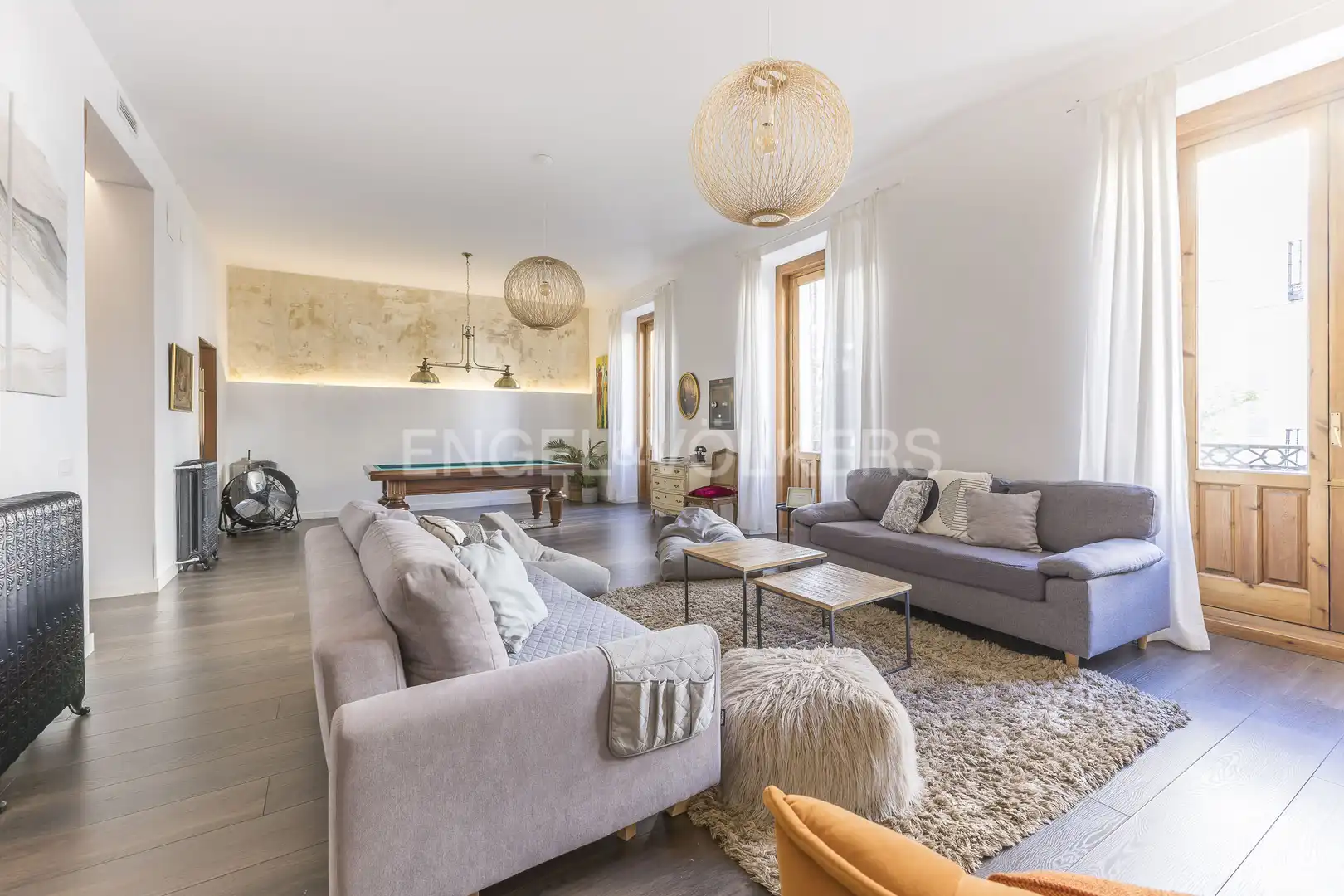 Living room of Flat for sale in Madrid  with Air Conditioner, Heating and Furnished