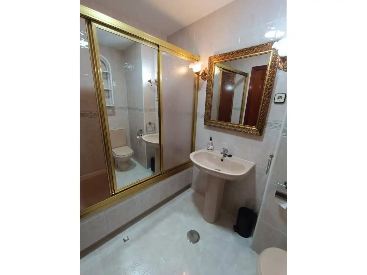 Bathroom of Flat for rent in El Arroyo - La Fuente