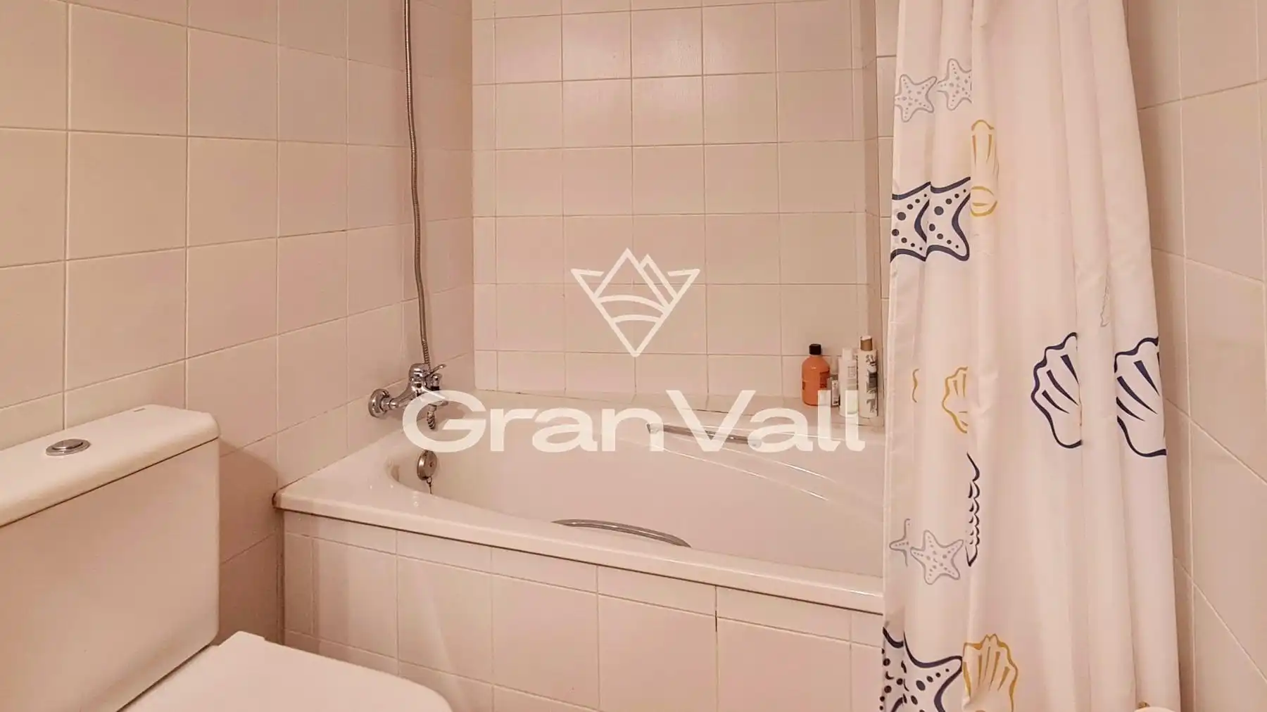 Bany de Apartament en venda en Alp amb Calefacció, Jardí privat i Parquet